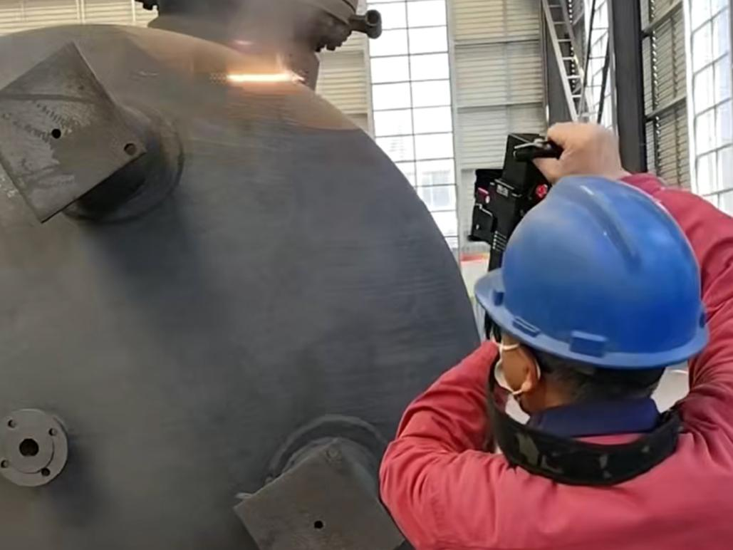 双成激光 6000W 激光除锈机:罐体除锈首选,高效实现激光清洗储罐需求